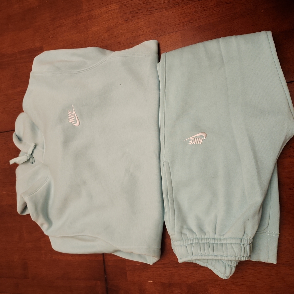 Nike Hoodie & Sweats